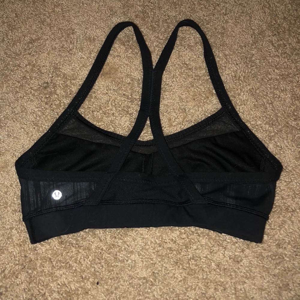Black Lululemon sports bra